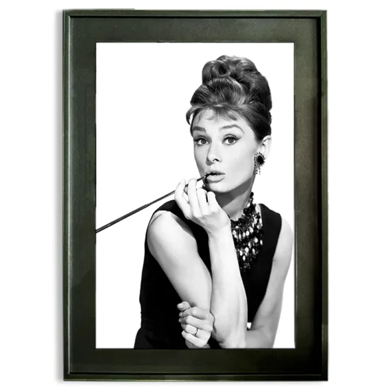 Audrey Hepburn copy black